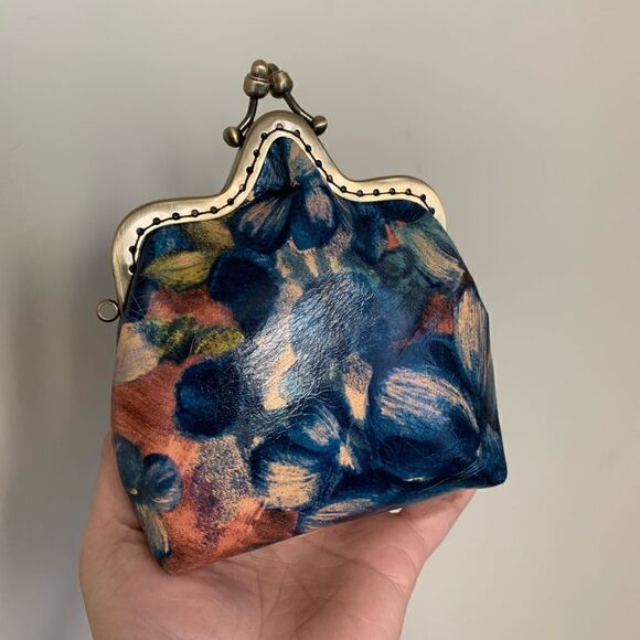 Chic Handsewn Genuine Leather Castle Shaped Kisslock Coin Purse & Chain - Picture 9 of 15